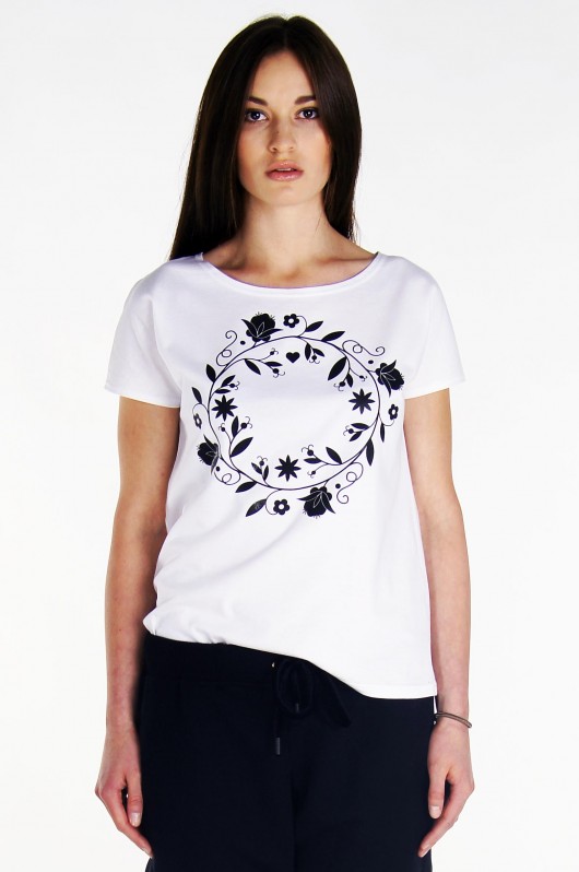 T-shirt White z połyskującym nadrukiem  Karolina Marczuk