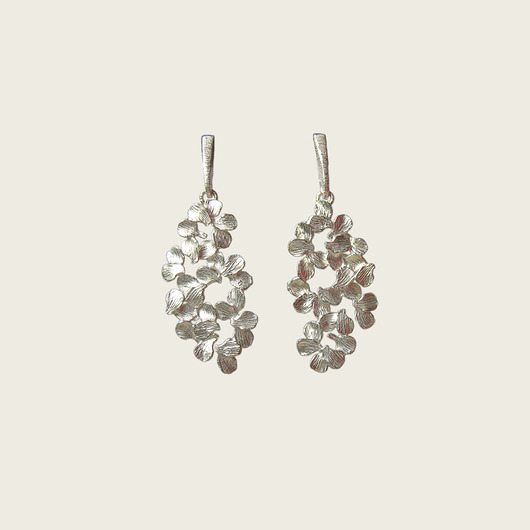 Srebrne długie kolczyki z płatków- Jabłonka KOS jewellery