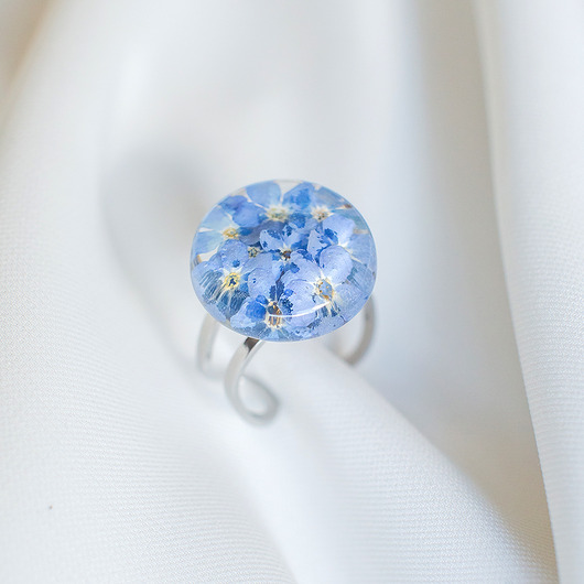 bransoletki z żywicy Pierścionek z niezapominajkami