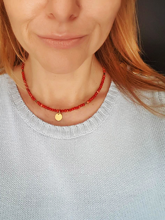 chokery Naszyjnik z korala naturalnego z zawieszką