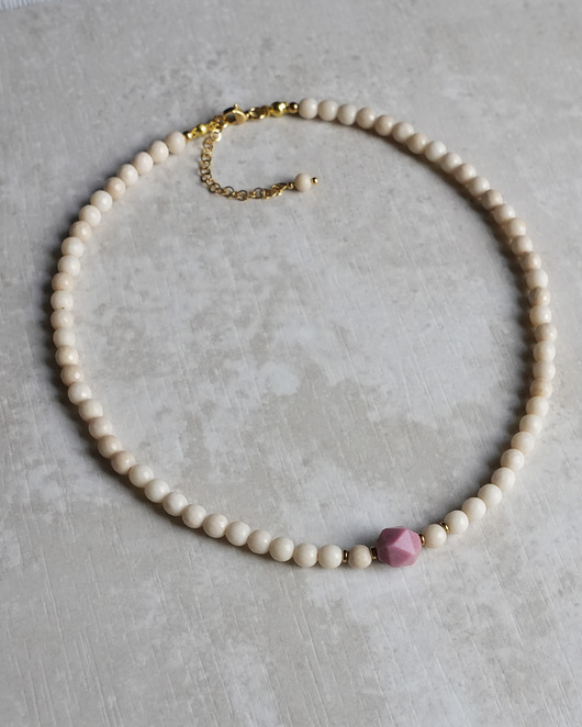 chokery Naszyjnik z kamienia rzecznego z rodonitem