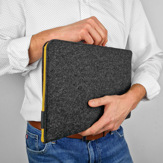 etui na laptopa ETUI NA LAPTOPA z filcu żółty zamek