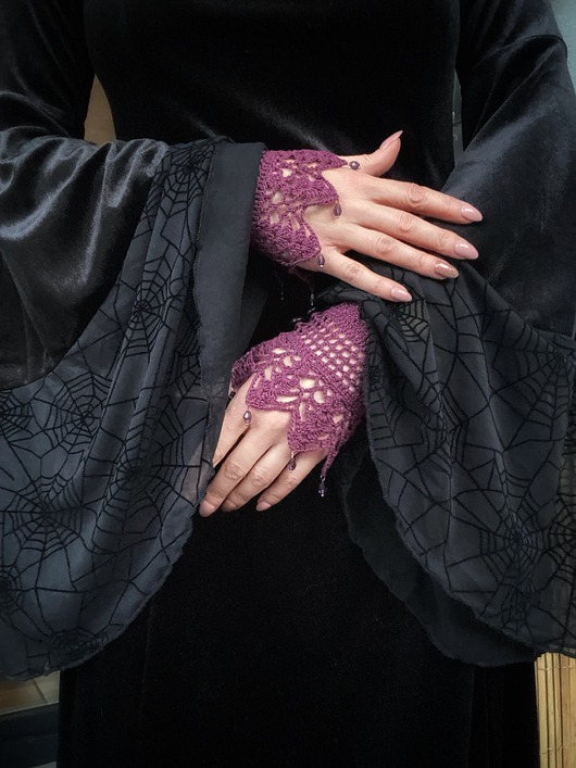 rękawiczki damskie Mankiety koronkowe śliwkowe fioletowe z koraliczkami lace cuffs