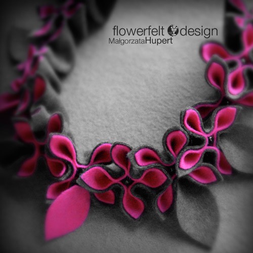 Szaroróżowy - naszyjnik FlowerFelt Design