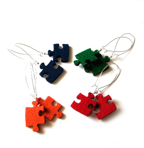 granatowe puzzle felt label