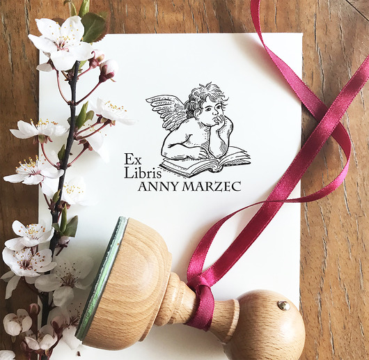 Amorek i książka pieczątka Ex Libris Malu Studio