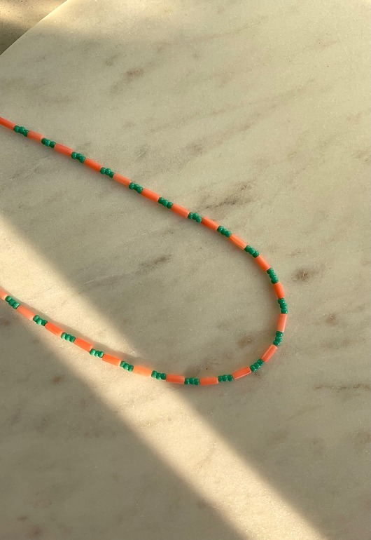 chokery Delikatny choker z kolorowych kamieni