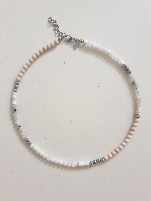 chokery Naszyjnik choker NEO kamień księżycowy, kamień rzeczny, howlit