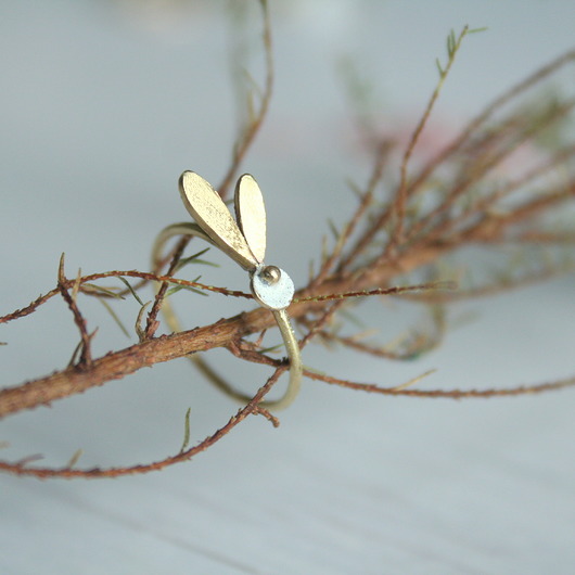 pierścionki złote Pierścionek z białym oczkiem