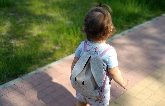 Mini plecaczek króliczek w jodełkę raspberi