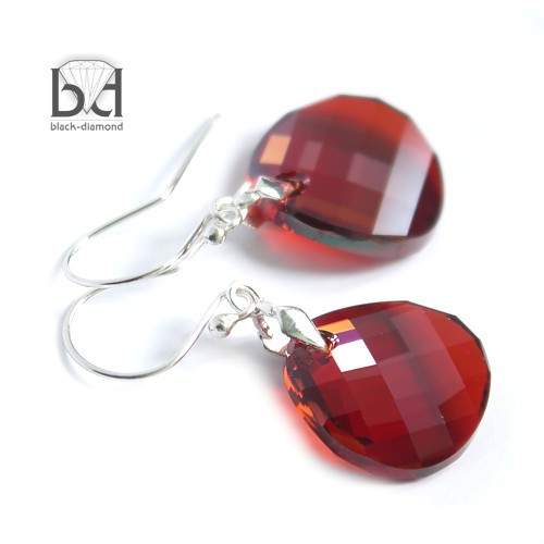 Crimson - (nowy) kryształ Swarovski Black Diamond