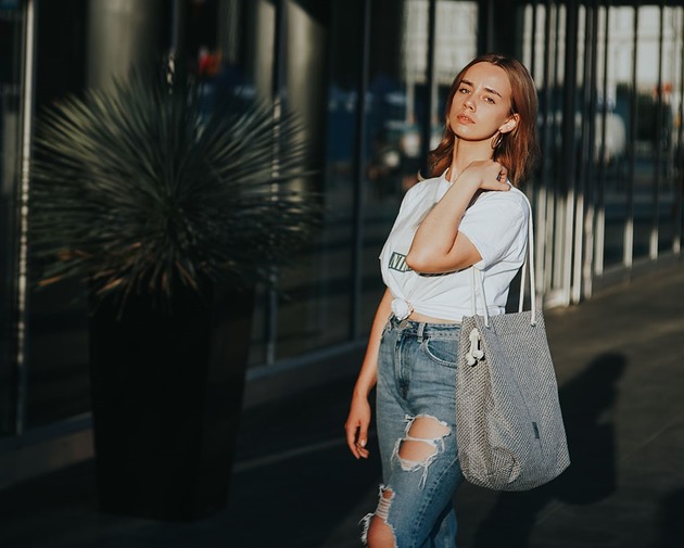 Szara torba z grubo plecionej tkaniny Karolina Audycka