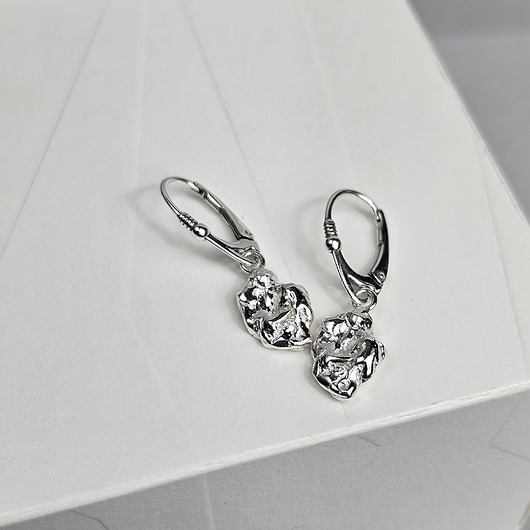 kolczyki srebrne Nieregularne gniecione wiszące kolczyki srebrne BRYŁKI