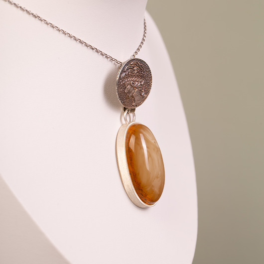 wisiory Wisiorek srebrna moneta z bursztynem bałtyckim