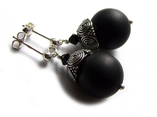 Simple Black Theopanu