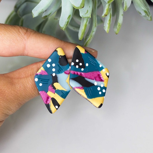 piękne kolorowe kolczyki handmade Hellaclay