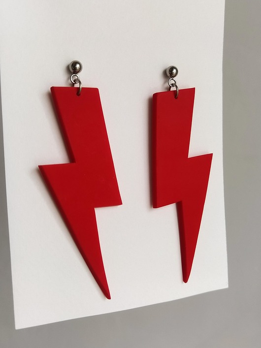 kolczyki z masy plastycznej Wiszące kolczyki czerwone błyskawice pioruny