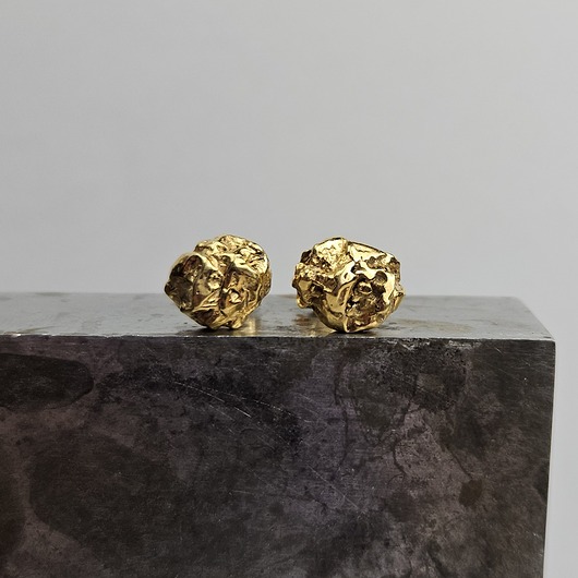 kolczyki pozłacane Nieregularne małe delikatne pozłacane kolczyki sztyfty