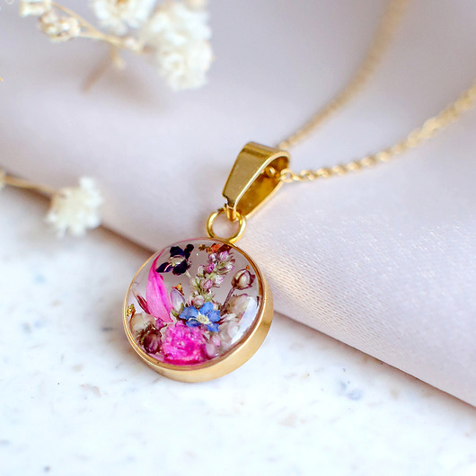 wisiory Wisiorek z kompozycją kwiatową