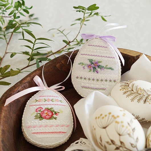 ozdoby wielkanocne Zawieszki - róża i fiołek