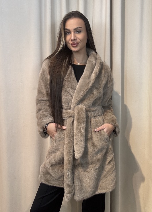 płaszcze damskie Futrzany płaszcz Beige