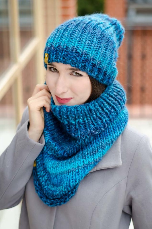 czapki damskie MAXCOLOR Komplet czapka i komin niebieski melanż