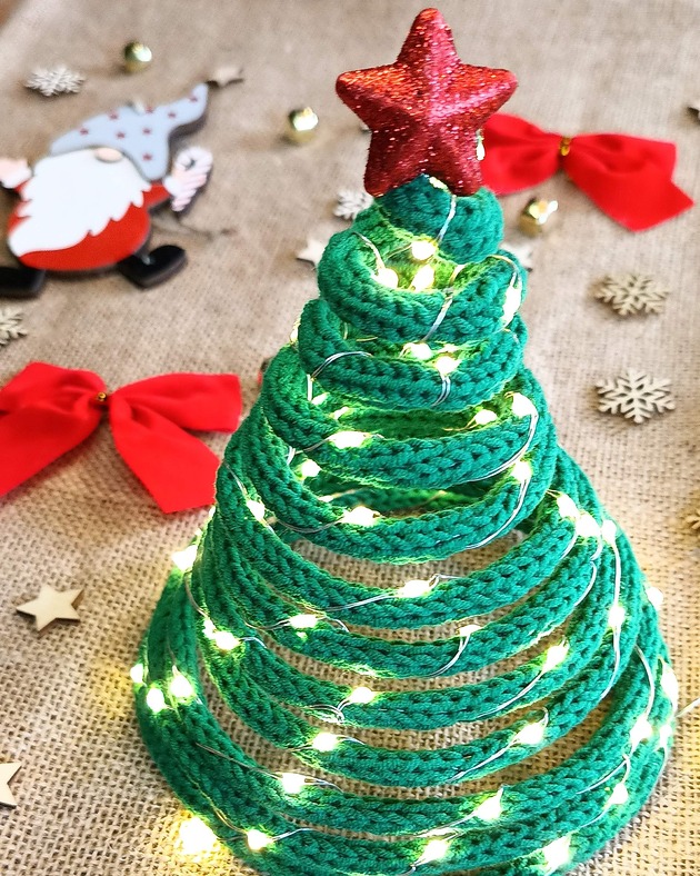 choinki Choinka z włóczki na biurko, półkę