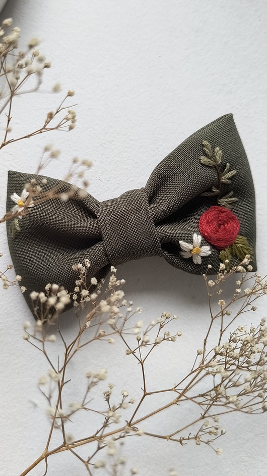 spinki i klamry do włosów Kokarda haftowana oliwkowa