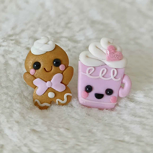 kolczyki z masy plastycznej Różowe świąteczne kolczyki pierniczek i kubek