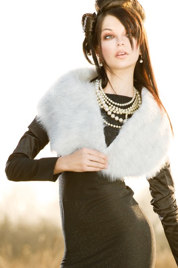 Szal futrzany WhiteB z kolekcji Luxury dorota woytasiewicz