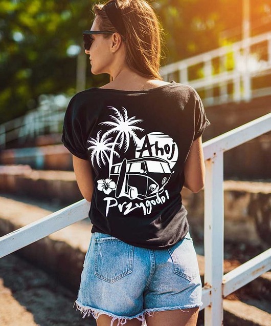 t-shirt damskie Czarna koszulka przed Tobą wszystko