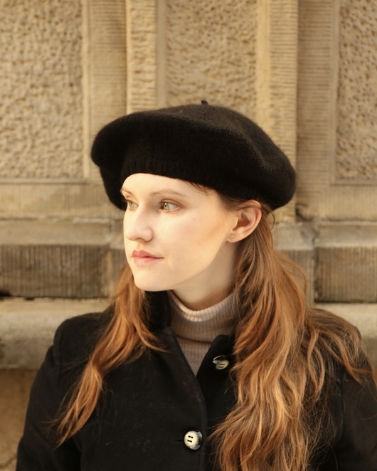 czapki damskie Klasyczny beret z antenką z wełny alpaki czarny