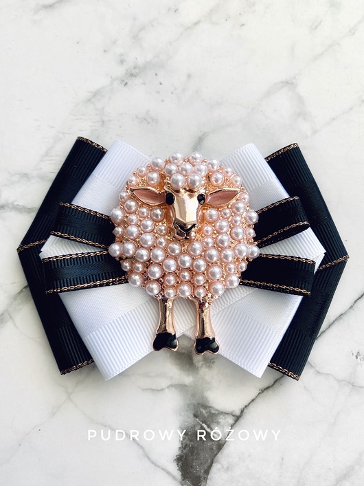 broszki Brosza z niesamowitą Owieczka z perełek New