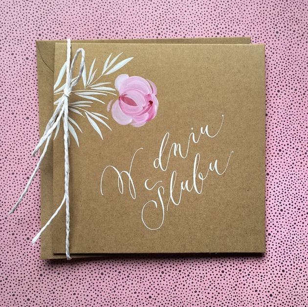 kartki scrapbooking Kartka ślubna ręcznie malowana i kaligrafowana rustykalna z peonią
