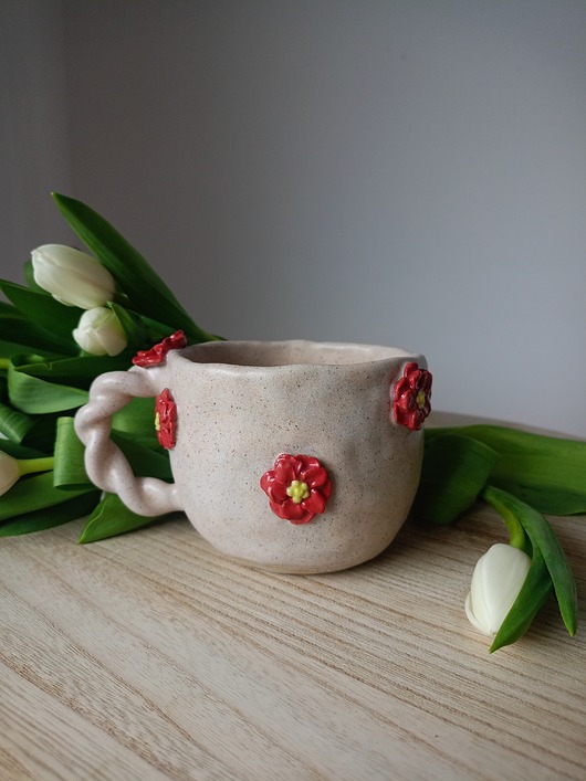 kubki Ceramiczny kubek z motywem kwiatów