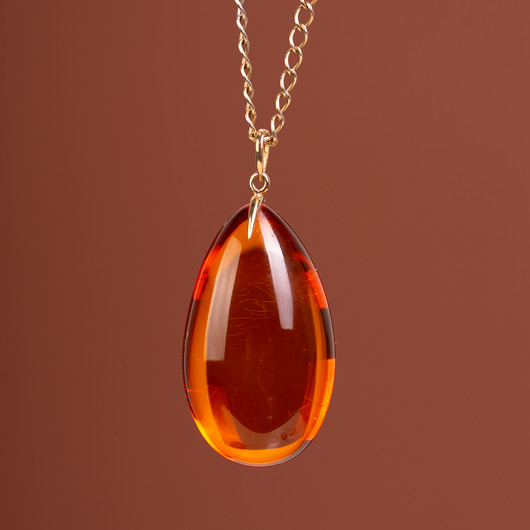 wisiory Złoty wisiorek z bursztynem bałtyckim