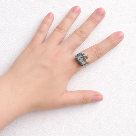 pierścionek z żywicy S A L E :UNIKATOWY pierścień z żywicy INKY COLORS