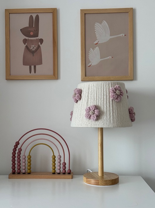 lampy do pokoju dziecka Lampka nocna w kwiatki do pokoju dziewczynki