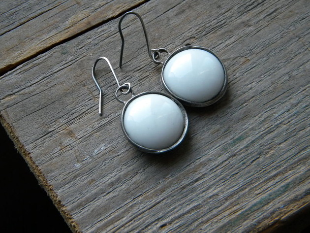 kolczyki wire wrapping Mleczna  biel  - kolczyki