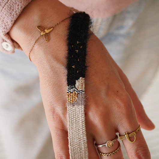 bransoletki na sznurku Bransoletka handmade z wełną i lnem