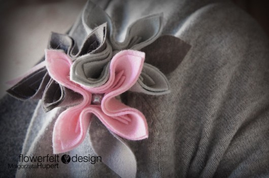 szarości z różanym FlowerFelt Design