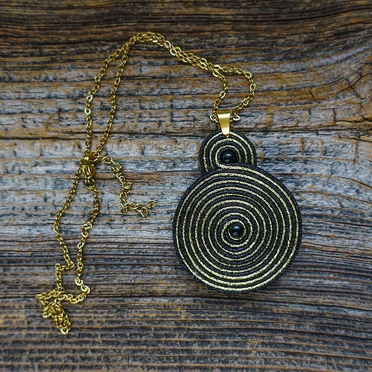 wisiory Czarno złote spirale - naszyjnik sutasz