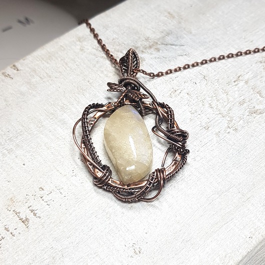 wisiory Kamień księżycowy m199