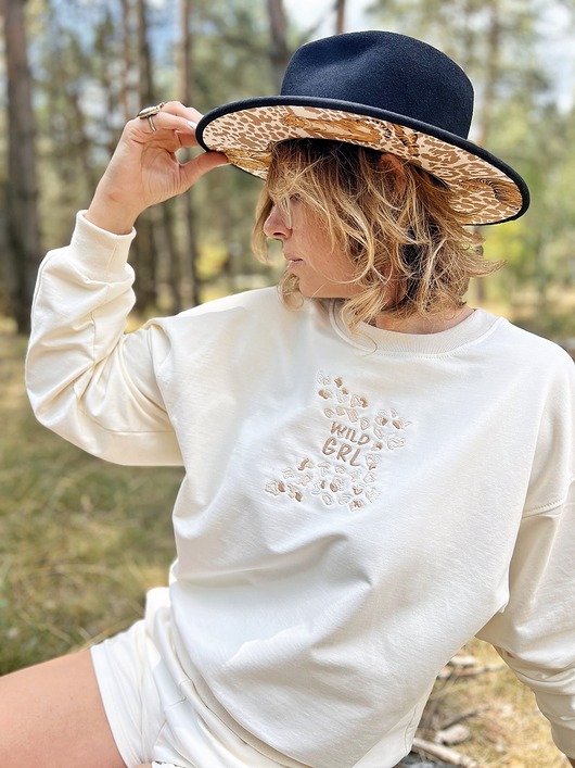 bluza bez kaptura damska Śmietankowa bluza dresowa z haftem WILD GRL, VADA