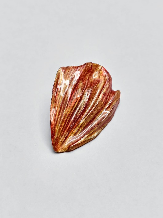 broszki Broszka pin "Czerwony Płatek" 