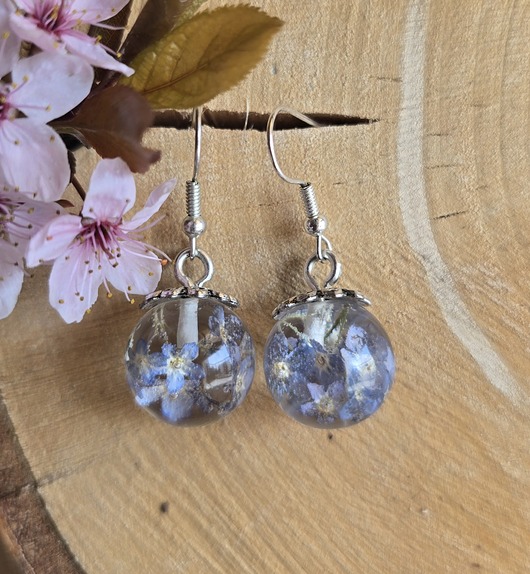 kolczyki z żywicy Kolczyki z kwiatami niezapominajkami