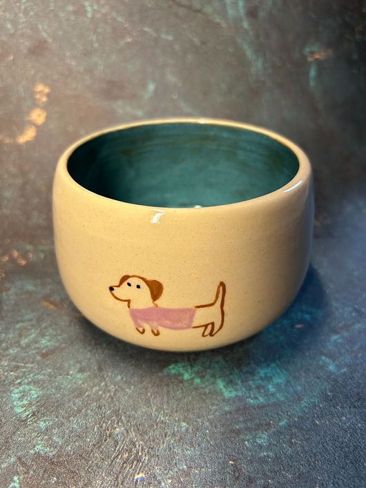 kubki Czarka Jamniki w koszulkach