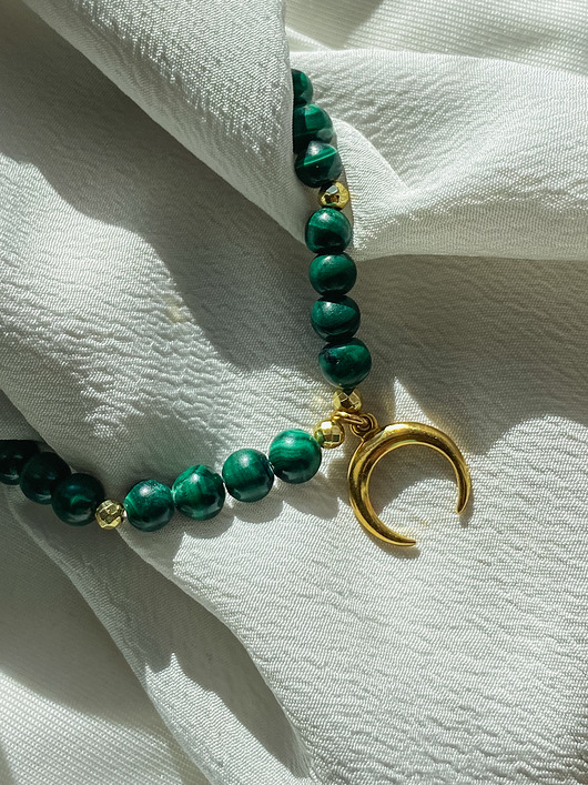 bransoletki z kamieni naturalnych Bransoletka z malachitu z księżycem