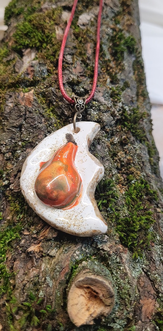 wisiory Naszyjnik z gruszką - ceramika .