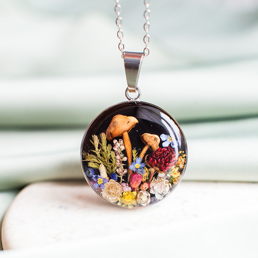 wisiory Naszyjnik z leśną kompozycją